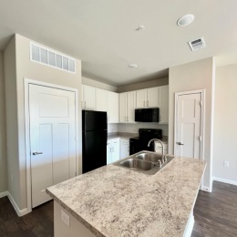 The best of both worlds! A walk in shower AND a garden tub!! 🛁  Our B1t floor plan is 1045 square feet with a beautiful full sized patio. Ready to move? Schedule a tour online or over the phone.
www.coleparkapartments.com Instagram post from @coleparkmckinney on April 19, 2024 13:29:06pm
