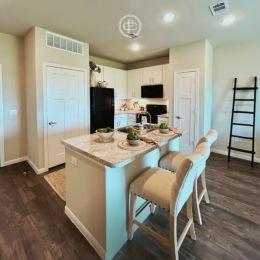 Looking for a 2 Bed/2 Bath with a walk-in shower AND a garden style bathtub? Check out our updated pricing on our B1 Floorplan online, or stop by to see our model in person! 👀🔑🏠
www.coleparkapartments.com Instagram post from @coleparkmckinney on May 28, 2024 13:04:41pm